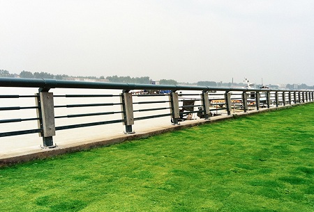 愛(ài)可青草坪護(hù)欄